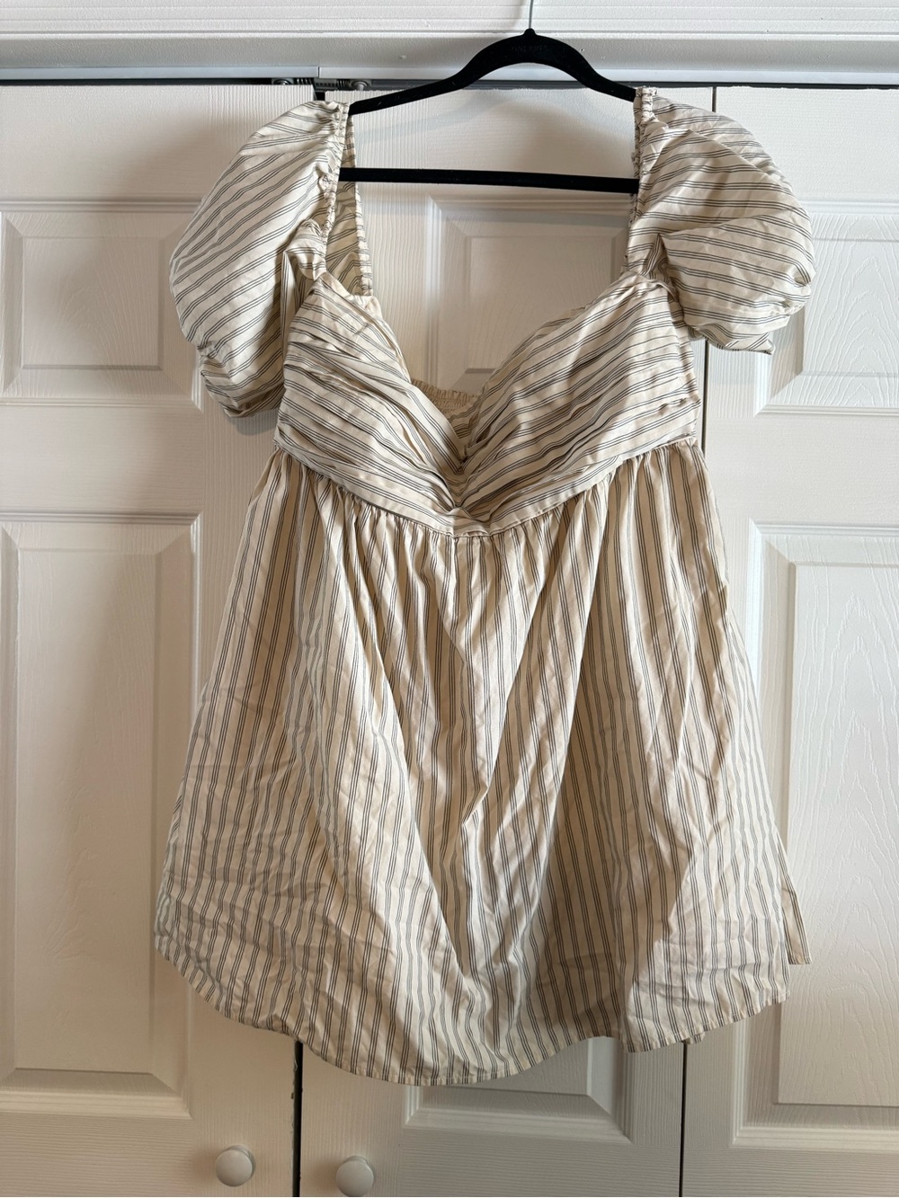 Abercrombie & Fitch Cream and Gray Striped Puff-Sleeve Tunic
